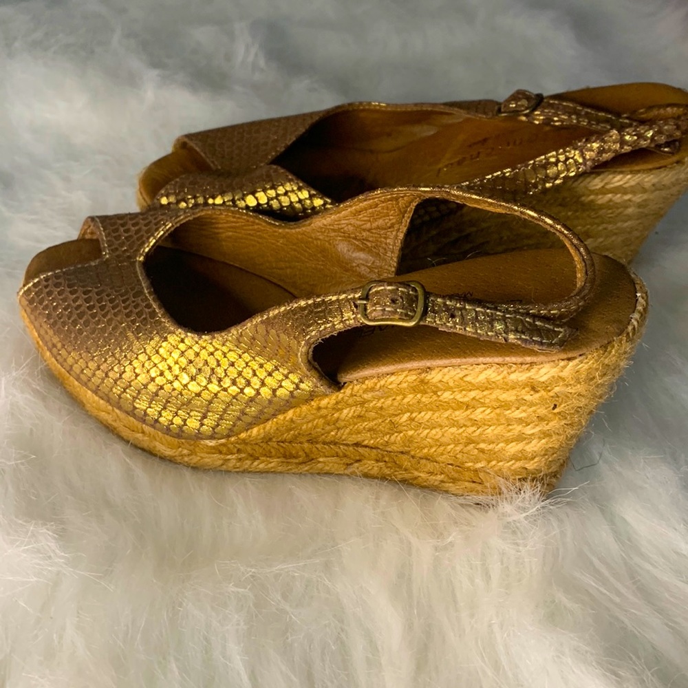 gold open toed heals